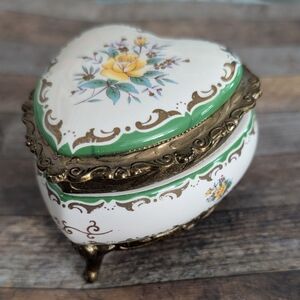 Vintage Heart Jewelery Music Box, Rare Vintage Enamel Metal Footed Trinket Dish